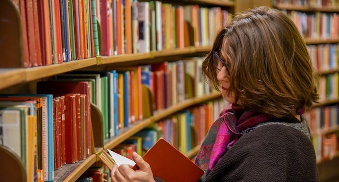 woman browsing library shelves.jpg.optimal