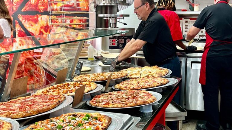 Cannoli Kitchen Pizza