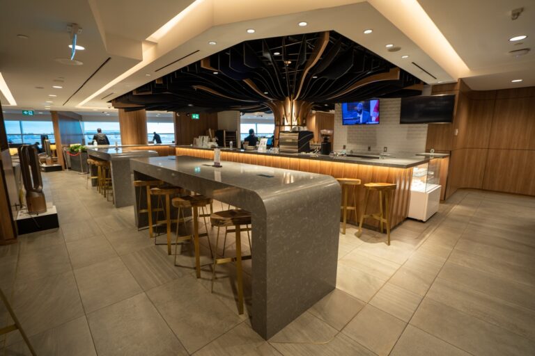 Plaza Premium Landmark Lounge Toronto 41